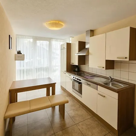 Atomis * 뒤셀도르프